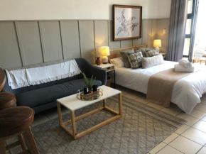 Courtyard Culture - stylish studio in Plein st, Stellenbosch centre